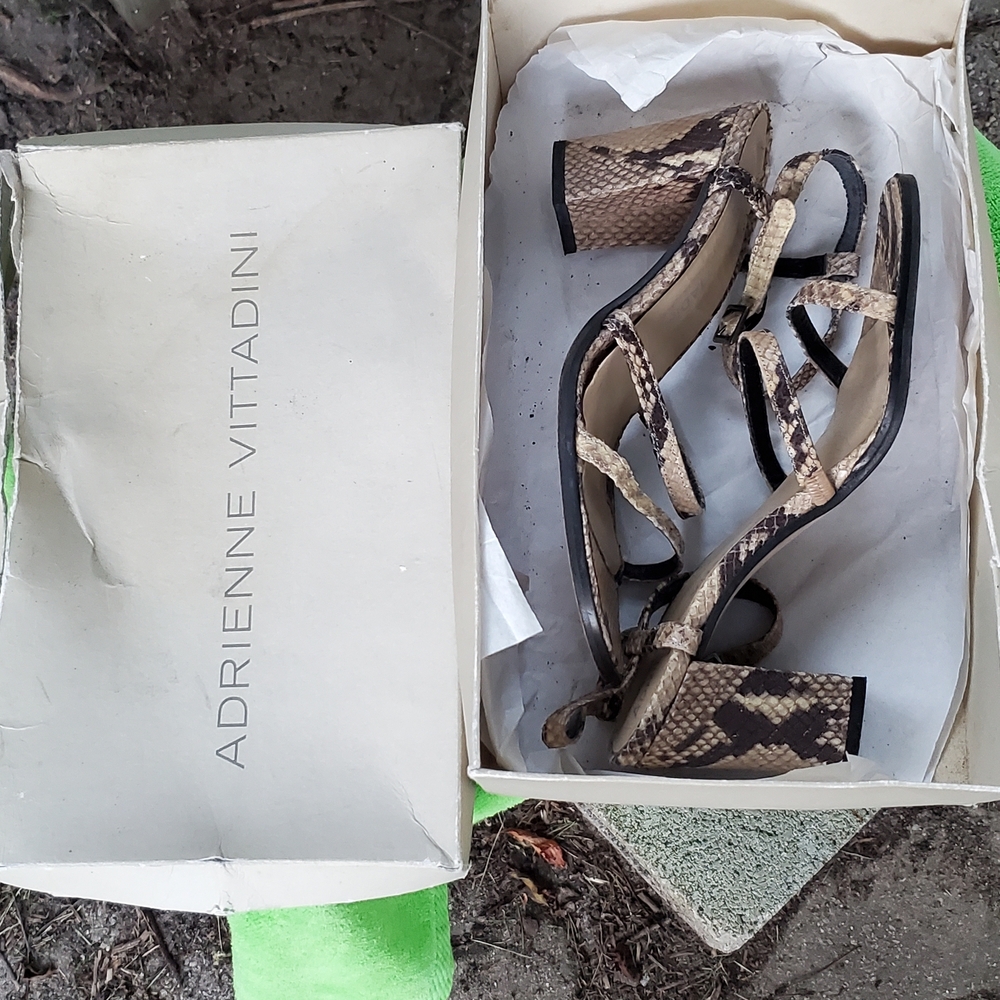 Adrienne Vittadini Romano Python Print Heels 7.5 - image 1